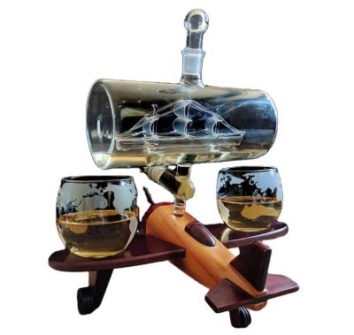 China Direct Selling CREATIVE Borosilicate Glass Personalized Antique Wooden Whiskey Decanter Airplane Gift Set for sale