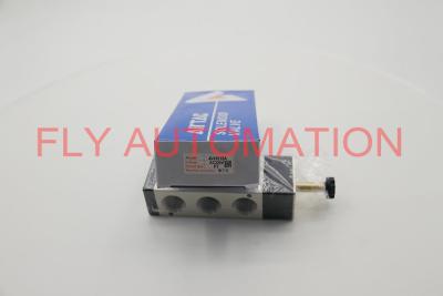 China Válvula de aire neumática del solenoide de las válvulas electromagnéticas AIRTAC 4V410-15 del control doble en venta