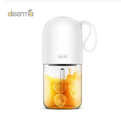 China Hotel Deerma Mini Fruit Juicer Kitchen Electric Portable Blender Capsule Shape Powerful Electric Juice Cup for sale