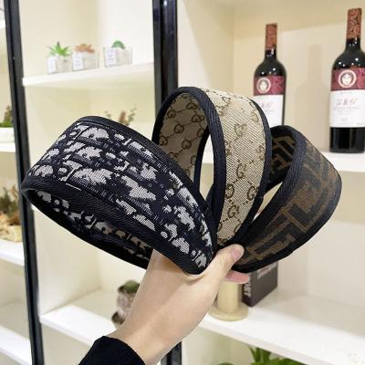 China Hot Selling Wide Designer Non-slip Letter Printing Headband Luxury Famous Outdoor Makeup Headband Brand Headband for sale