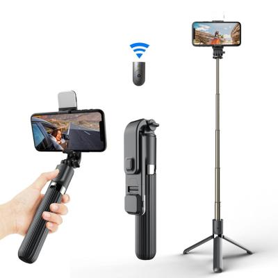 China 360 Degree Rotation Sufficiency Light Aluminum Alloy Tripod 70Mha High Performance Adjustable Smart Wireless Selfie Stick for sale