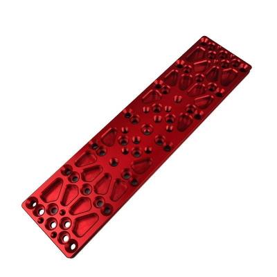 China Precision Metal Cnc Machining Milling Parts Long Mounting Aluminum Plates Red Anodize Te koop