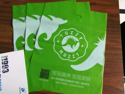 Chine Sac à provisions en plastique de HDPE de LDPE de coup de couleur adapté aux besoins du client pour l'empaquetage de vêtements à vendre