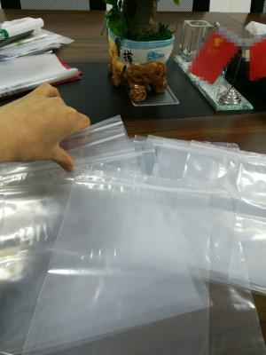 China Transparent Grip Self Seal Plastic Bags , Polyethylene Plastic Bags With Write On Panel for sale