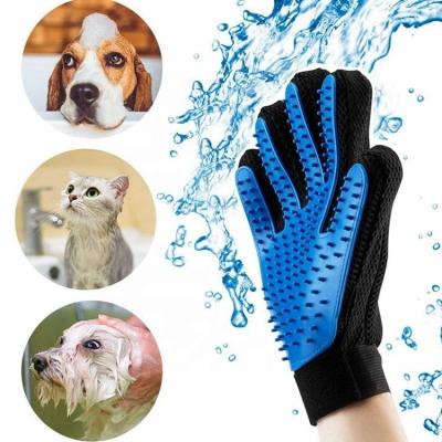 China Viable Silicone Dogs Cats Hair Remover Bathing Washing Cleaning Pet Grooming Throwing Glove for sale