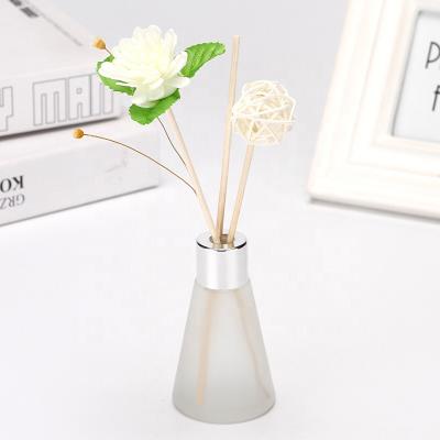 China Sustainable Use Glass Craft Aroma Car Diffuser And Liquid Home Eco - Friendly Air Fresheners With Sola Flower Stocked for sale