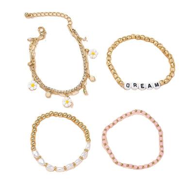 China FASHIONABLE Ethnic Pearl Beaded Bracelet Set Daisy Alphabet Hand Jewelry Girlfriend Bracelet Female Wholesale for sale