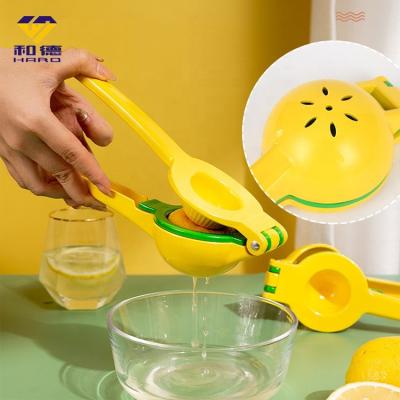 China 2 Viable in 1 Lemon Lime Squeezer Hand Manual Fruit Squeezer Yellow Green Reamer for Orange Lime Kiki Citrus Lemon Fruit for sale