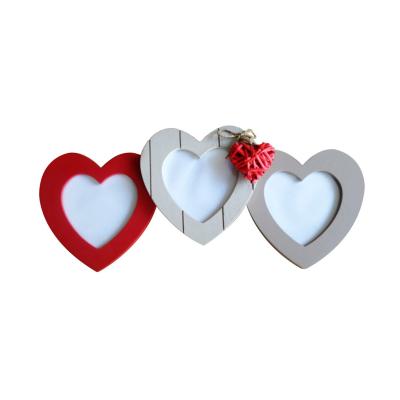 China Fashionable Triple Shape Design Heart Wooden Photo Frame for sale