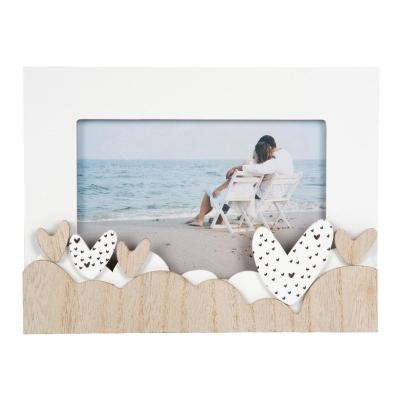 China Eco-Friendly Fits A Standard 6x4 Inch Photo Heart Design Handmade Wooden Photo Frame for sale