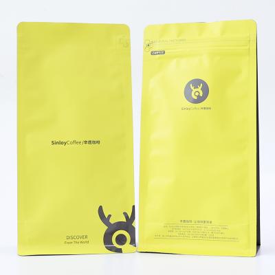 China Custom Printing Resealable Barrier Smell Proof Low Price Stand Up Zipper Bag Clothes for sale