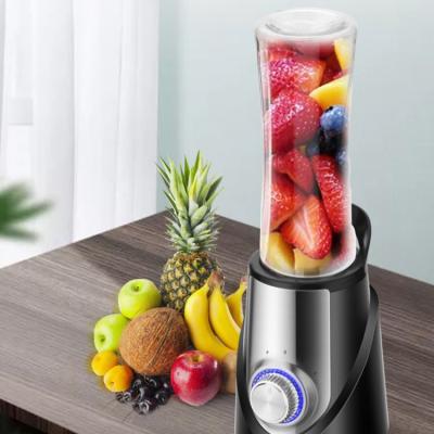 China Convenient Portable Bottle Smoothie Cup Stainless Steel 600mL Electric Fruit Vegetable Blender Juicer Orange Blender for sale