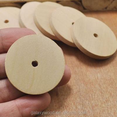 China Europe 40mm Center Custom Wholesale Natural Unfinished Hole Round Flat Cylinder Wood Bead for sale