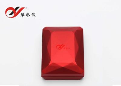 China Cajas de empaquetado de la joyería roja, joyero moderno para el almacenamiento del anillo/el almacenamiento pendiente en venta