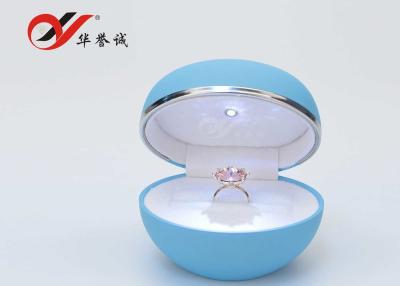 China Caja personalizada plástica del anillo de las cajas de almacenamiento de joyería de la impresión azul con la luz del LED en venta