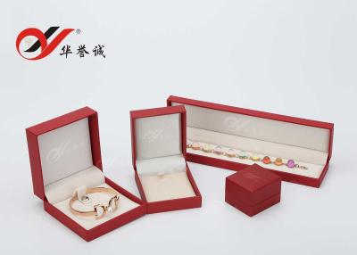 China El collar del ODM/del OEM y la caja de regalo del pendiente Fashinable determinado diseñan en papel de la piel sintética en venta