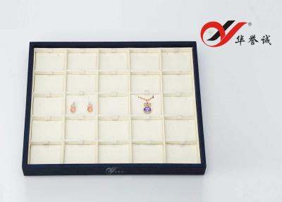 China Bandeja pendiente hecha a mano de la exhibición de 25 ranuras, bandeja de la joyería del cuero de Cutomized del tamaño en venta