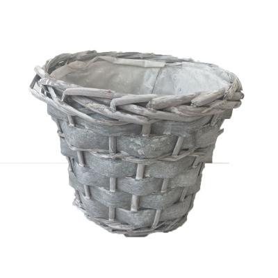 China Village Willow Craft Storage Baskets With Garden Plant Plastic Liner Pot For Flower for sale