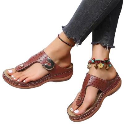 China New fashion trend summer solid color comfortable beach flip flops flat sandals for sale