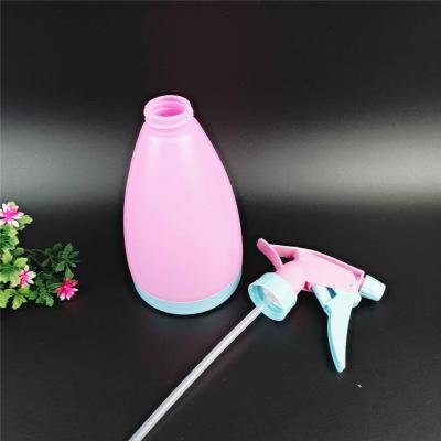 China 2021 Hot Selling 500ml Refillable Spray Bottle Hand Pressure Mist Spray Refillable Plastic Gardening Bottles for sale