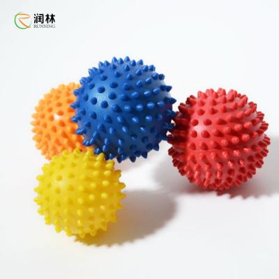 China Bola material da massagem da ioga do PVC de Runlin, bola cravada 9cm da ioga à venda