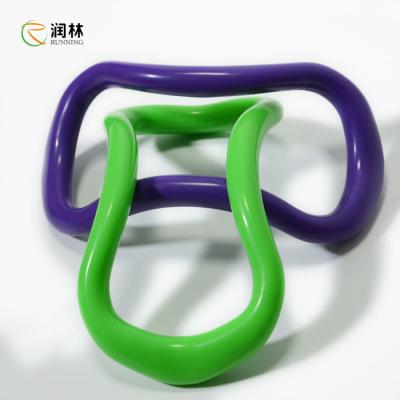 China O múltiplo colore o anel da aptidão da ioga de 11.5*23cm com punho do deslizamento da segurança o anti à venda