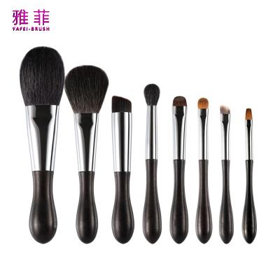 China Personalisierte professionelle High-End Make-up-Bürste mit Sandelholz-Griff zu verkaufen