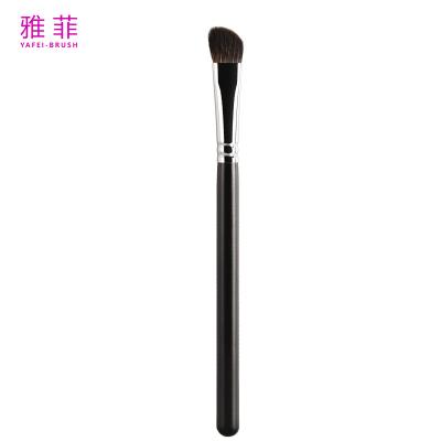 China Diagonal Nose Eyeshadow Smudge Brush Oblique Head Contour Eyeshadow Brush for sale