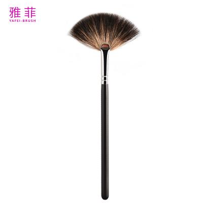 China OEM Fixed Fan Shaped Makeup Brush Fine Raccoon Dog Hair Makeup Brush for sale