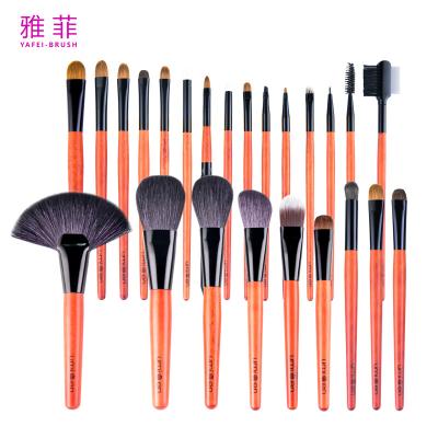 China 267A19824 OEM ODM Factory 24 Pieces High Quality Make-up Brush Set Met Houder Bag Contour Powder Concealer Blush Te koop