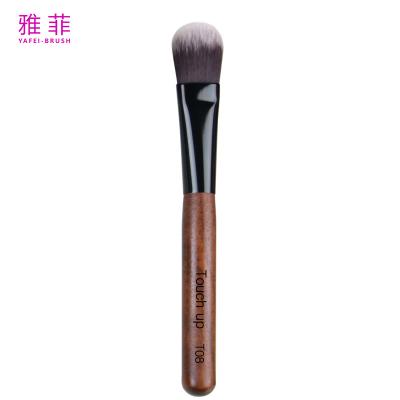 China T08 Material vegano sintético Multifuncional, de base única, maquiagem, escova, tubo de cobre, alça de madeira à venda