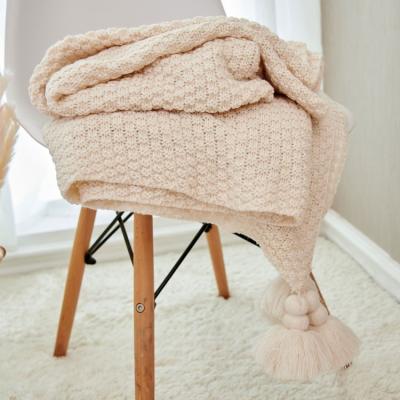 China Hot Selling Anti-pilling Soft Luxury White Pom Pom Moroccan Sheep Knitting Throw Blankets for sale