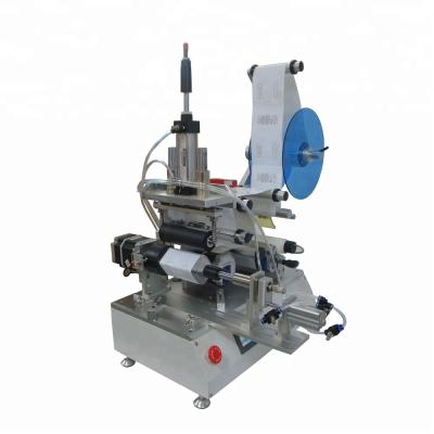 China CLOTHING Semi Automatic Round Bottle And Hexagon Bottle Labeling Machine With 360 Degree Rotation Labeling for sale