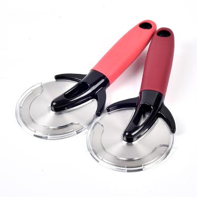 China Viable Customization Portable Pizza Cutter Kitchen Supplies Universal Super Sharp Handle Pizza Cutter Plastic Wheel Tools for sale