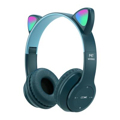 China 2021 Stereophonic Hot Sell Factory OEM New Design E-sport Stereo Loud Low Game Cat Ear Wireless Headphones for sale