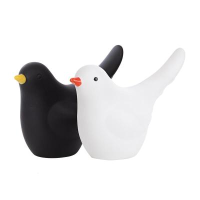 China TG247 Esschert Design 1.5L Pigeon Garden Water Box Durable Portable Animal Watering Can Black White Plastic for sale