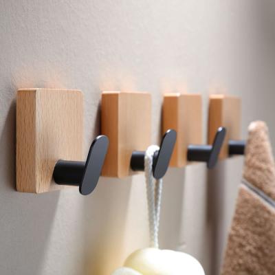 China Ganchos para toallas montados en la pared - Adhesivos para el baño ganchos para abrigos para colgar vestidos, madera maciza gancho para pared de haya en venta