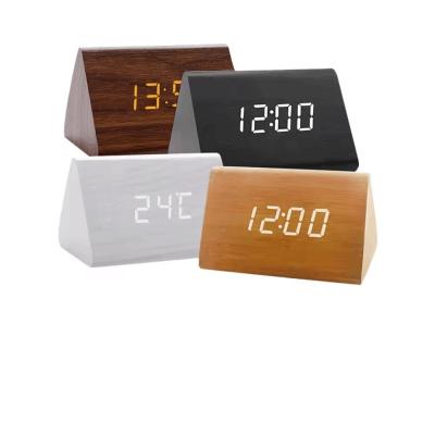 China Alarma de LED de madera de MDF a medida Reloj de escritorio digital Termómetro Reloj inteligente clásico en venta