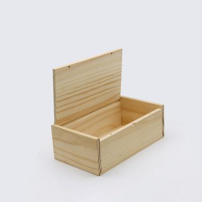 China Cajas de joyería de madera de pino sin terminar caja de joyería personalizada con cerradura en venta