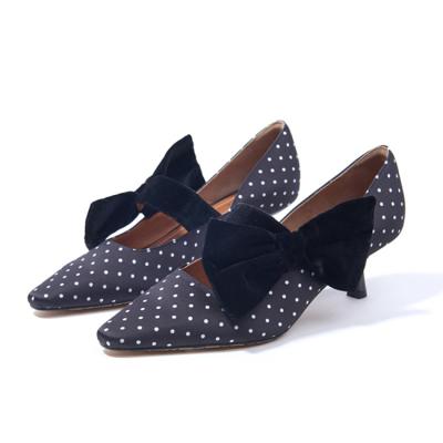 China Waist Increasing Young Lady Wave Point Retro With Bowknot Designer Kitten Heel Shoes Women Pumps for sale