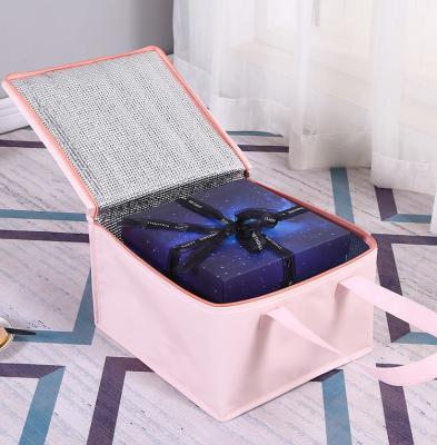 China Waterproof Thermal Insulation Portable Waterproof Picnic Cold Storage Bag Tin Foil Silver Handle Cake Cool Box for sale