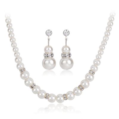 China CLASSIC Simple Single Layer Short Earrings Suit Pearl Fashion Two Piece Set In Stock for sale