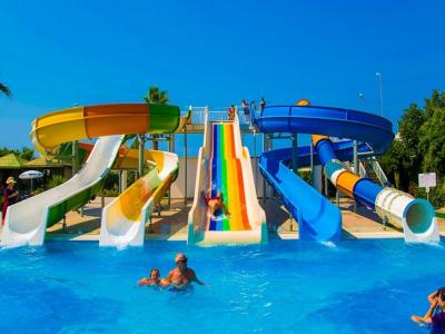 China Aquapark Außenwasserplatz Wasserrutsche aus Glasfaser zum Verkauf zu verkaufen