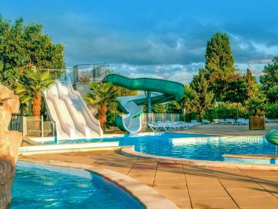 Chine Design de piscine de parc aquatique sur mesure Activité de sport nautique Glissière en fibre de verre à vendre