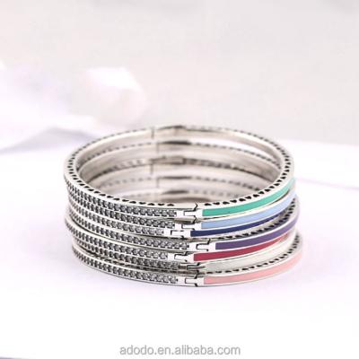 China Silver Color Resin Cutout Hearts Design Sterling Silver Glitter Bracelet With Glitter Zircon for sale