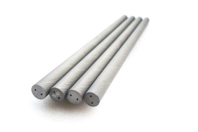 China Schraubenartiges Kühlmittel-Loch Rod Unground Carbide Blank Rods HRA 93,5 zu verkaufen