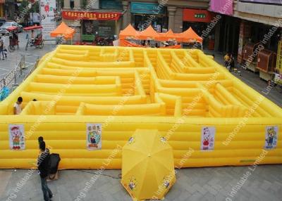 Chine Labyrinthe gonflable commercial ignifuge, activités en plein air pour des enfants à vendre