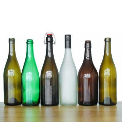 China Botella de vidrio de vino 750 ml de color verde ámbar transparente con barriga redonda vacía en venta