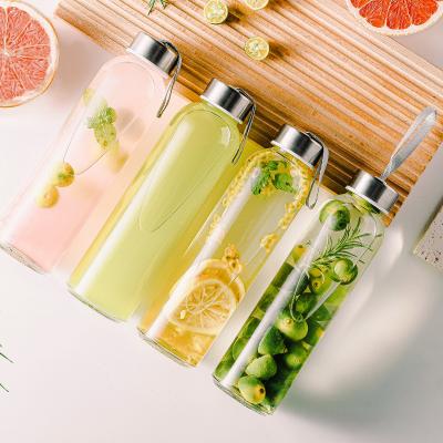 China Hoogwaardige groothandel hoge borosilicaat glas drinkwaterfles met deksel van roestvrij staal Te koop