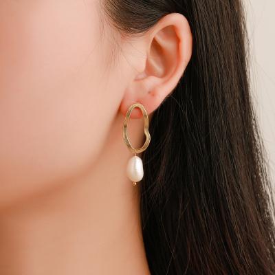 China CLASSIC hot sale earrings: temperament: freshwater imitation pearl earrings, stud earrings, gold irregular geometric earrings for sale